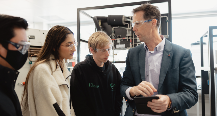 Students talking to academic in chemical engineering lab