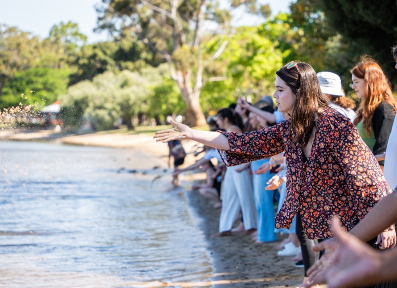 throwing sand into matilda bay