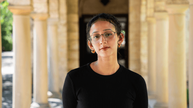 Headshot photo of Raiza