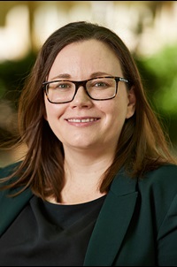 Julie Falck headshot